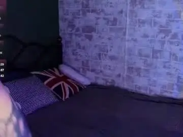 Squirtyshy  live sex cam