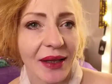 Squirtymom  live sex cam