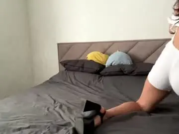 Starrorellana  live sex cam