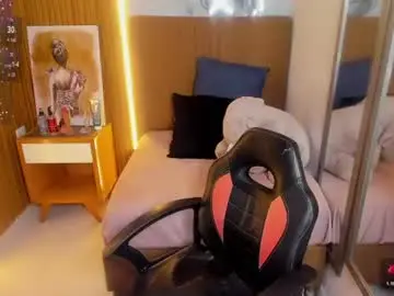 Coralebaez  live sex cam