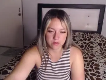 Mahia_000  live sex cam