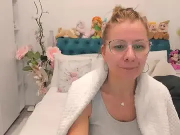 Prettyblackeyes  live sex cam