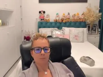 Prettyblackeyes  live sex cam