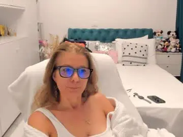 Prettyblackeyes  live sex cam