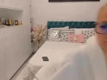 Prettyblackeyes  live sex cam