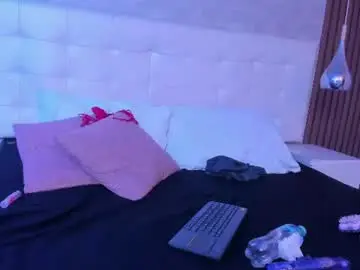 Sofiathoompson  live sex cam