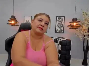 Bigassmaturee  live sex cam