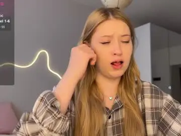 Kittyloffe  live sex cam