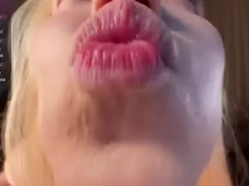 Kittyloffe  live sex cam