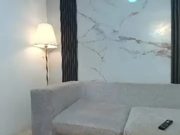 Honeyhiips  live sex cam