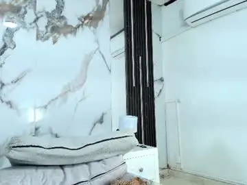 Honeyhiips  live sex cam