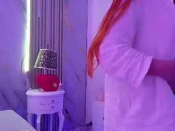 Honeyhiips  live sex cam