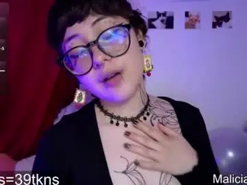 Malicia_witch_  live sex cam