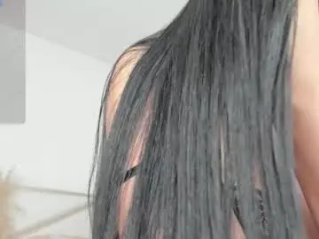 Carolina_t  live sex cam