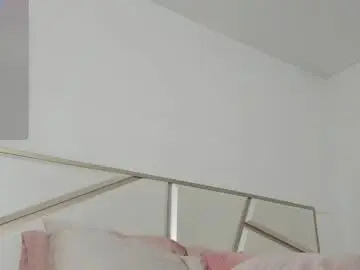 Carolina_t  live sex cam