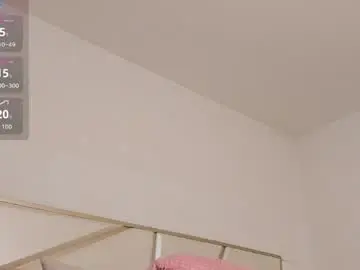 Carolina_t  live sex cam