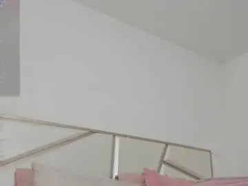 Carolina_t  live sex cam