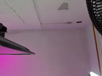 Leslyy_evans  live sex cam