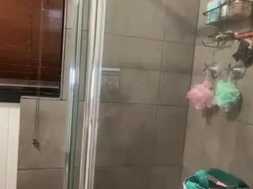 Xopeachybaby  live sex cam