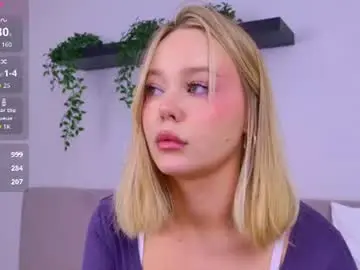 Elaravance  live sex cam