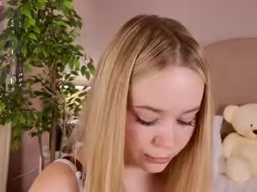 Elaravance  live sex cam