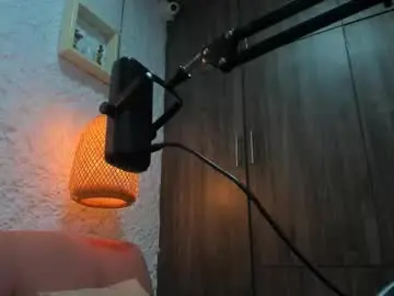 Emiily_s  live sex cam