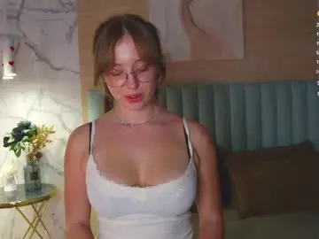 Loraineluff  live sex cam