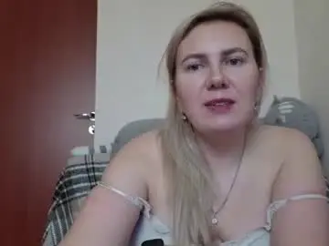 Milacristalle  live sex cam