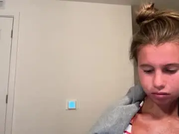 Petitebaddie349  live sex cam