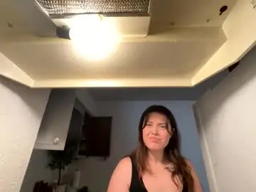 Avalovesattention  live sex cam