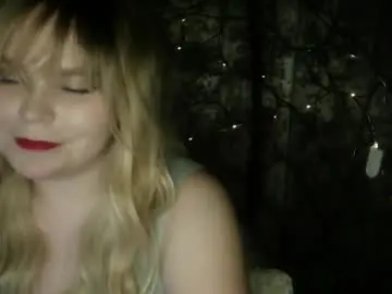 Blushing_star  live sex cam