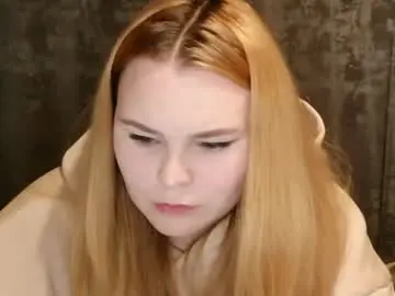 Blushing_star  live sex cam