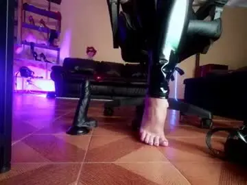 Monicamaxwell2  live sex cam