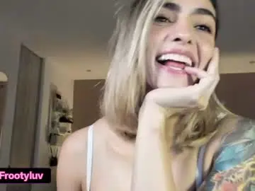 Nataly_05  live sex cam