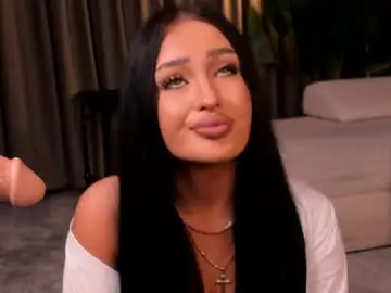 Emeraldkat  live sex cam