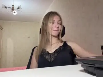 Julianetrailor  live sex cam