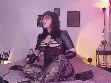 Nina__evans_  live sex cam