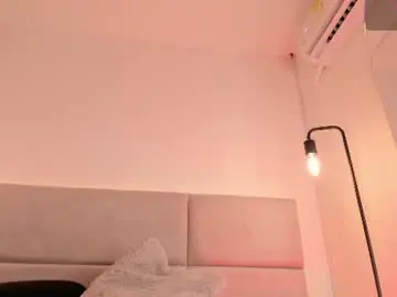 Suzzy_flowerss  live sex cam