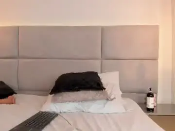 Suzzy_flowerss  live sex cam