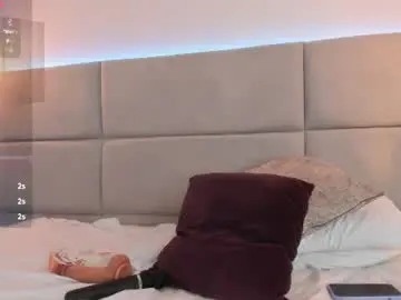Suzzy_flowerss  live sex cam