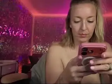 Lucyallen4201  live sex cam