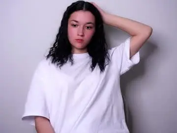 Pauleneweinrich  live sex cam