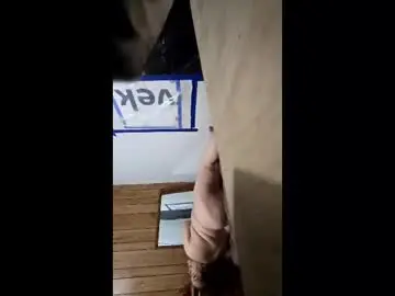Shannyn114  live sex cam
