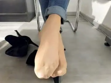 Tired33  live sex cam