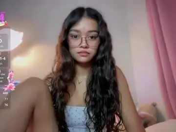 Roxxy_blossom  live sex cam