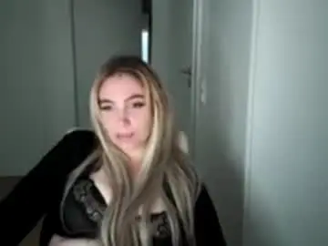 Lilysweetgirl  live sex cam