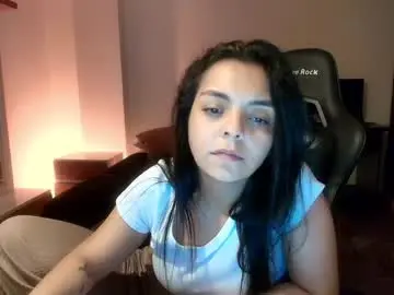 Thays_mawakye01  live sex cam