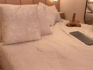 Emilia_1040  live sex cam