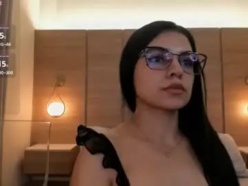 Emilia_1040  live sex cam