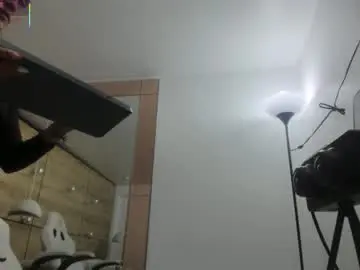 Isaa_stone  live sex cam